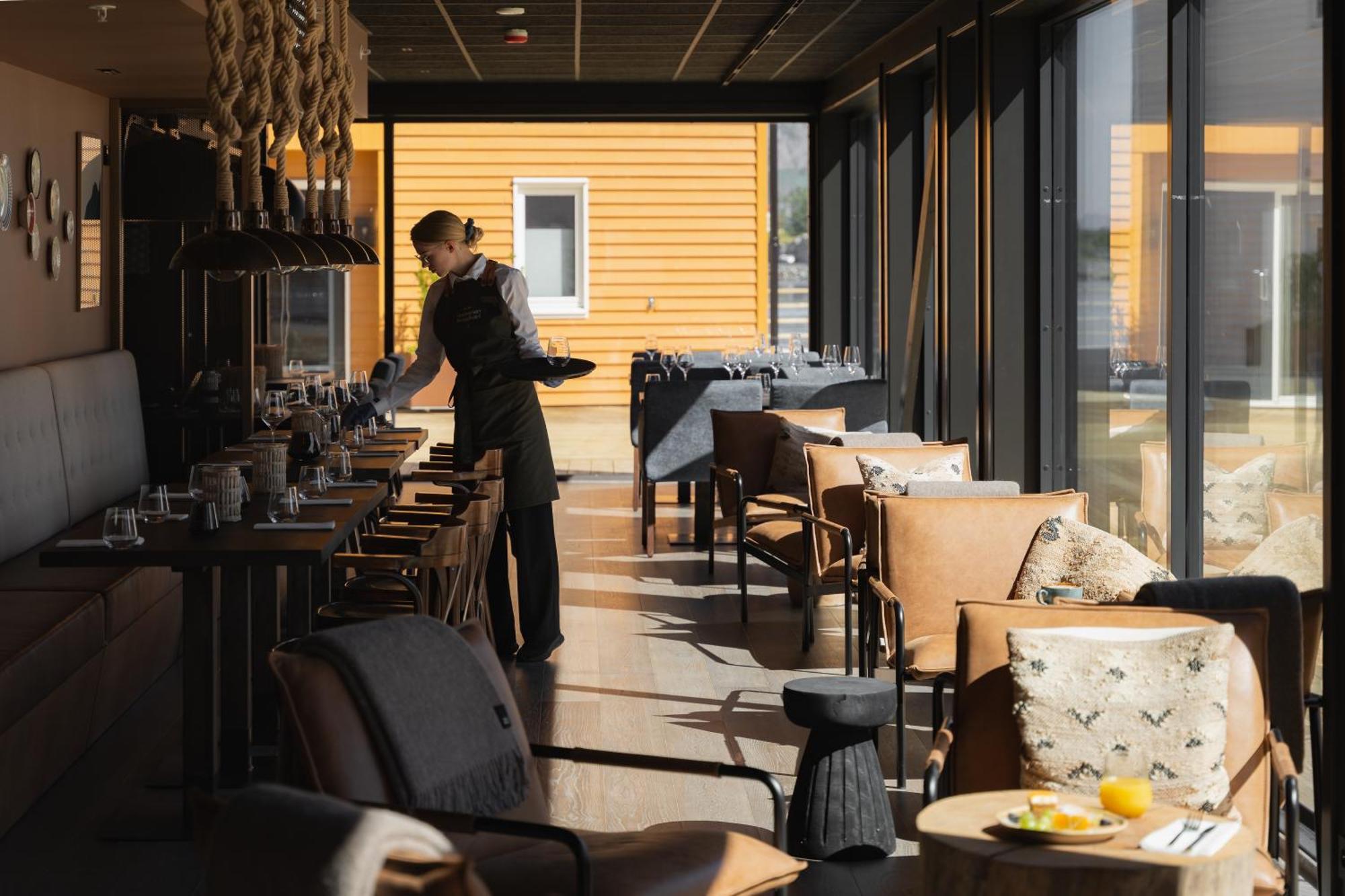 Henningsvaer Bryggehotell - By Classic Norway Hotels Esterno foto