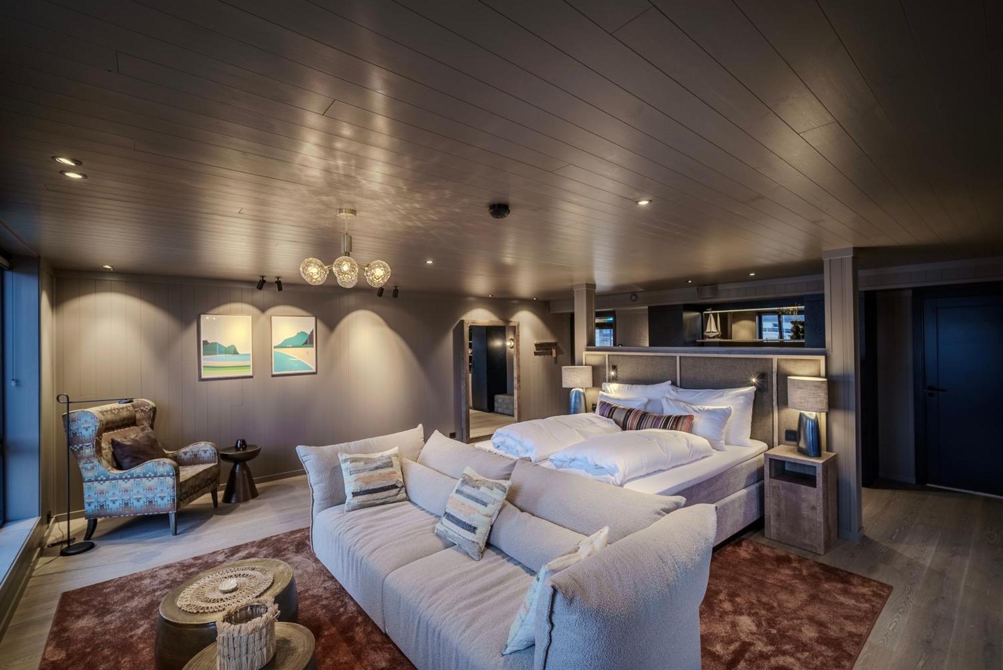 Henningsvaer Bryggehotell - By Classic Norway Hotels Esterno foto
