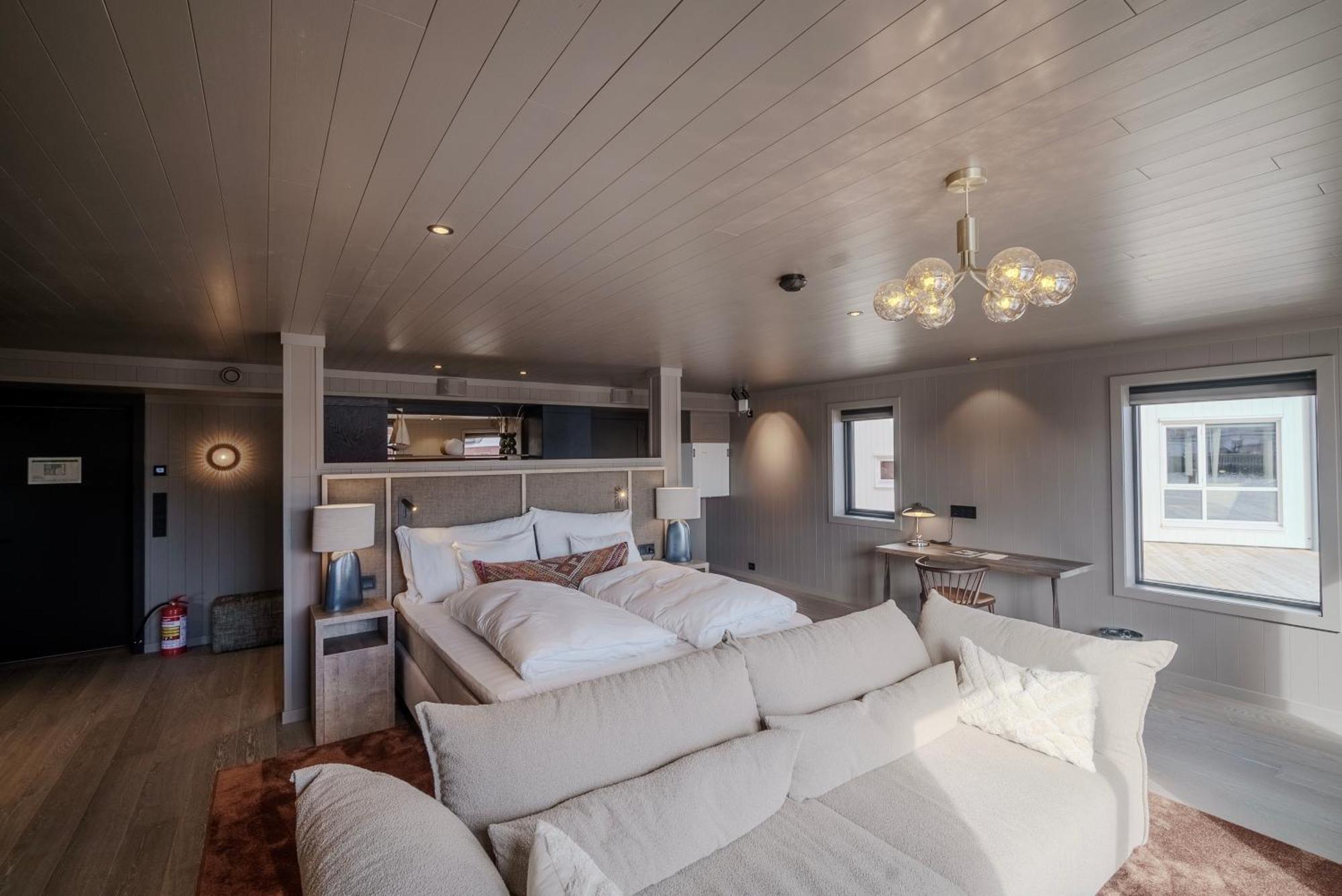 Henningsvaer Bryggehotell - By Classic Norway Hotels Esterno foto