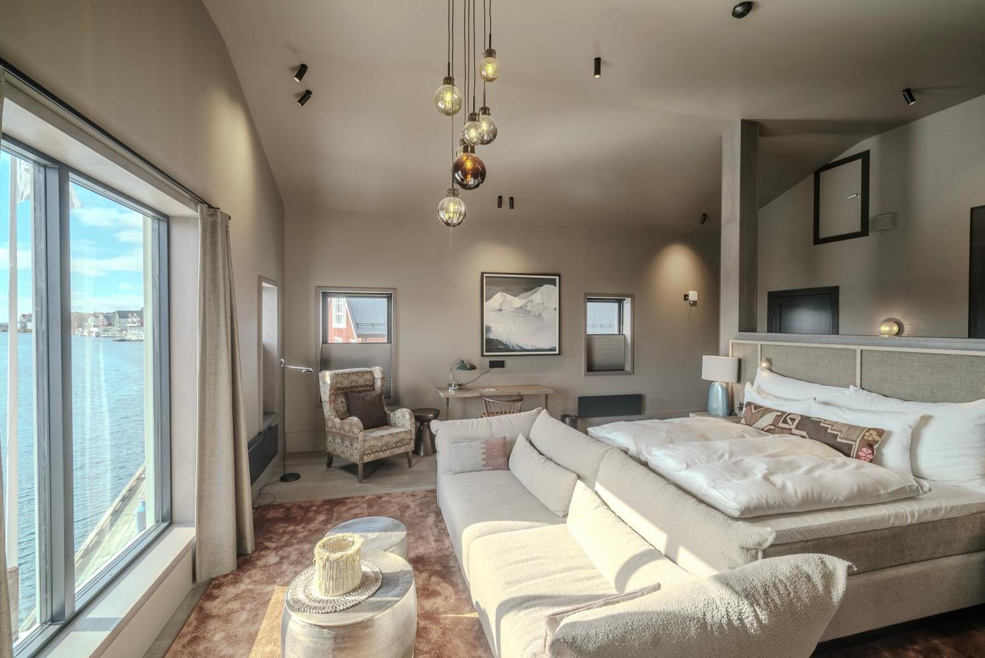 Henningsvaer Bryggehotell - By Classic Norway Hotels Esterno foto