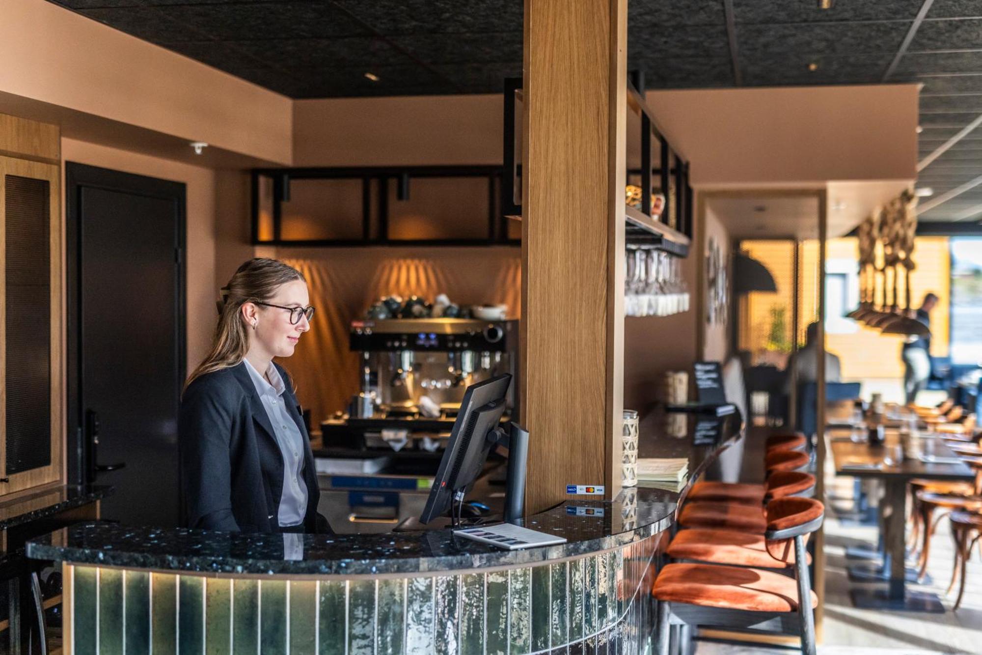 Henningsvaer Bryggehotell - By Classic Norway Hotels Esterno foto